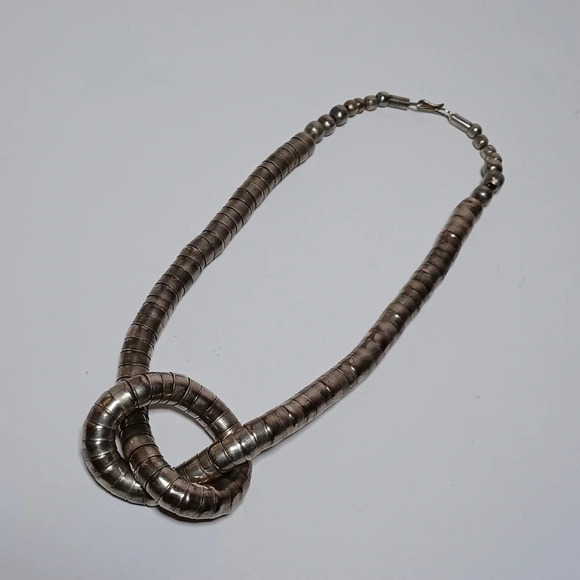 Vintage Silvertone Graduated Boho Grunge Serpentine Metal Necklace - Picture 2 of 4